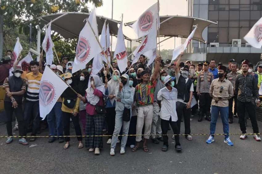 Aksi unjuk rasa Almamater Lima di Kota Tangerang