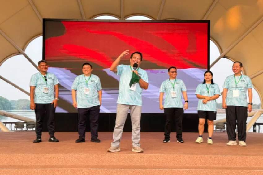 Peserta jalan sehat IKPI dalam rangka HUT ke-81 RI dan Hari Jadi ke-61