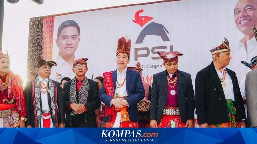 Suasana penolakan gelar sesepuh raja-raja Timor untuk Jokowi oleh PMKRI di Kupang