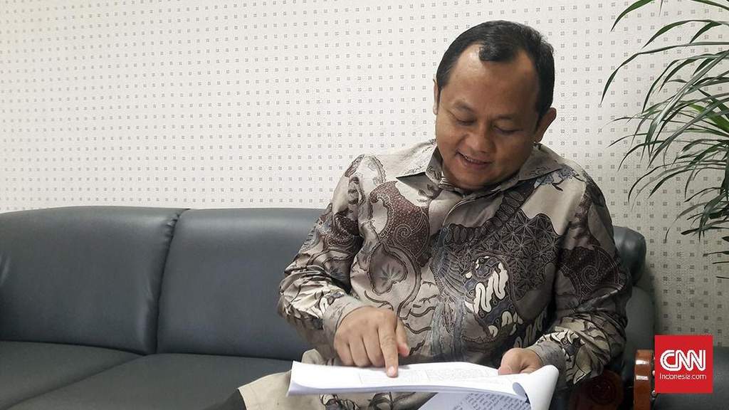 Sekretaris Jenderal Partai Golkar memberikan keterangan pers di Jakarta